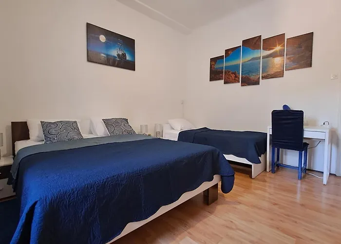 Red Blue With Private Parking And Gray Blue Apartment