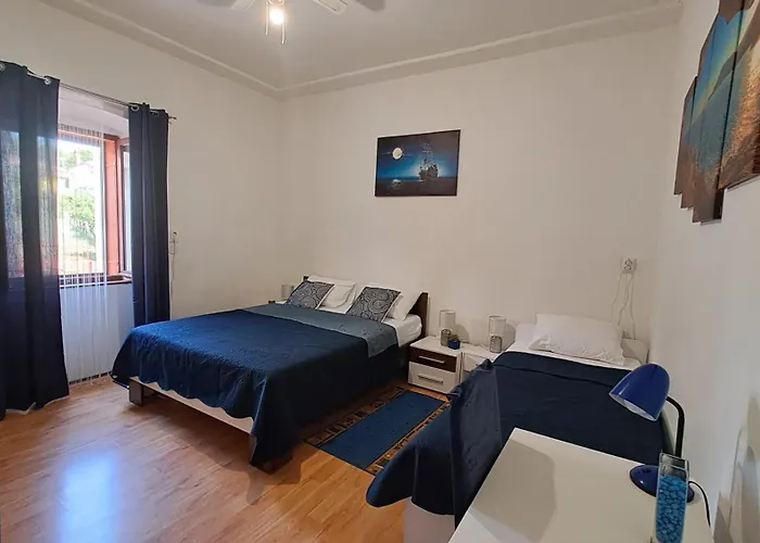 Red Blue With Private Parking And Gray Blue Apartment