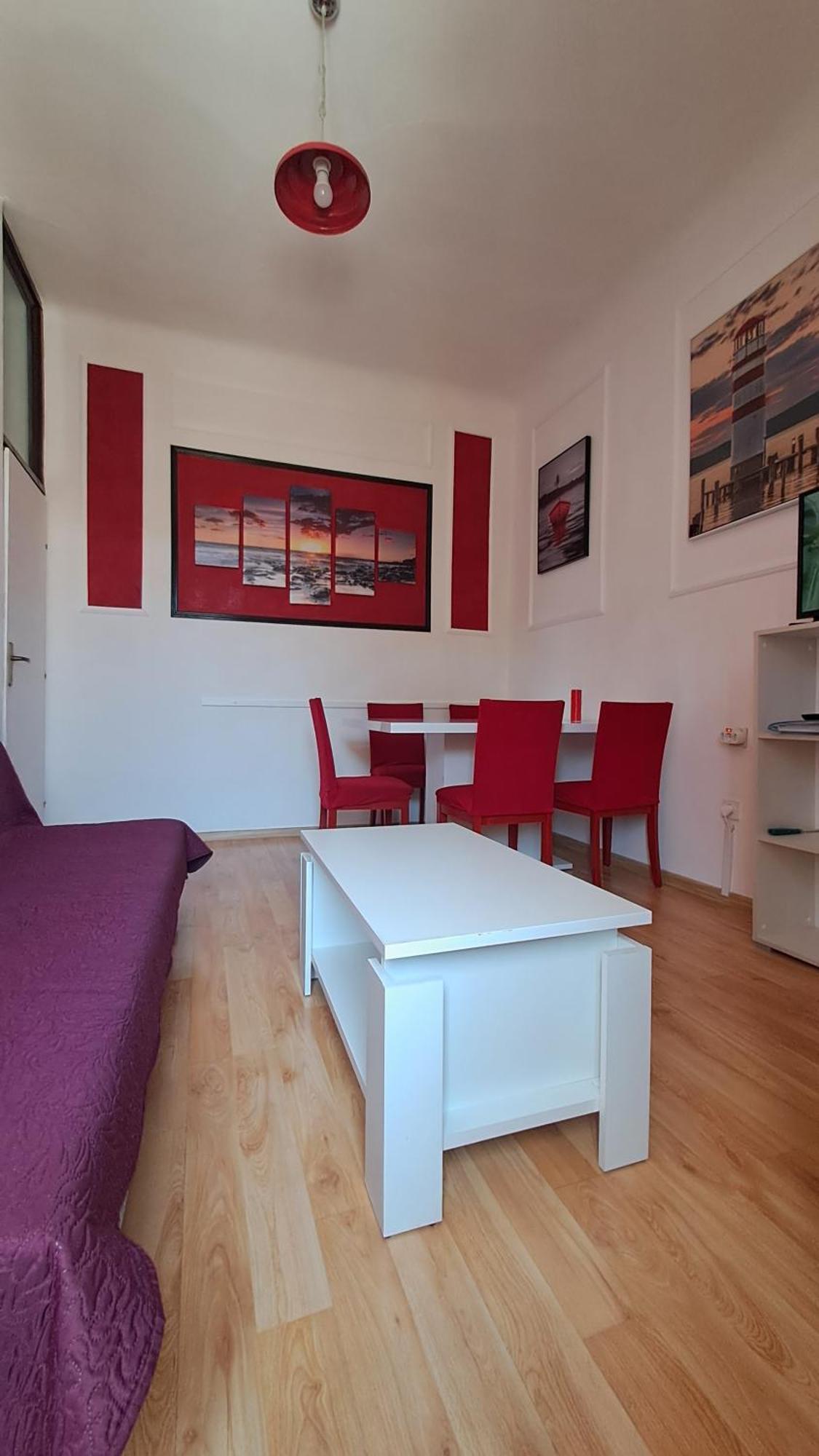 Red Blue With Private Parking And Gray Blue Apartment *