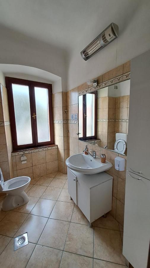 Red Blue With Private Parking And Gray Blue Appartement Pula