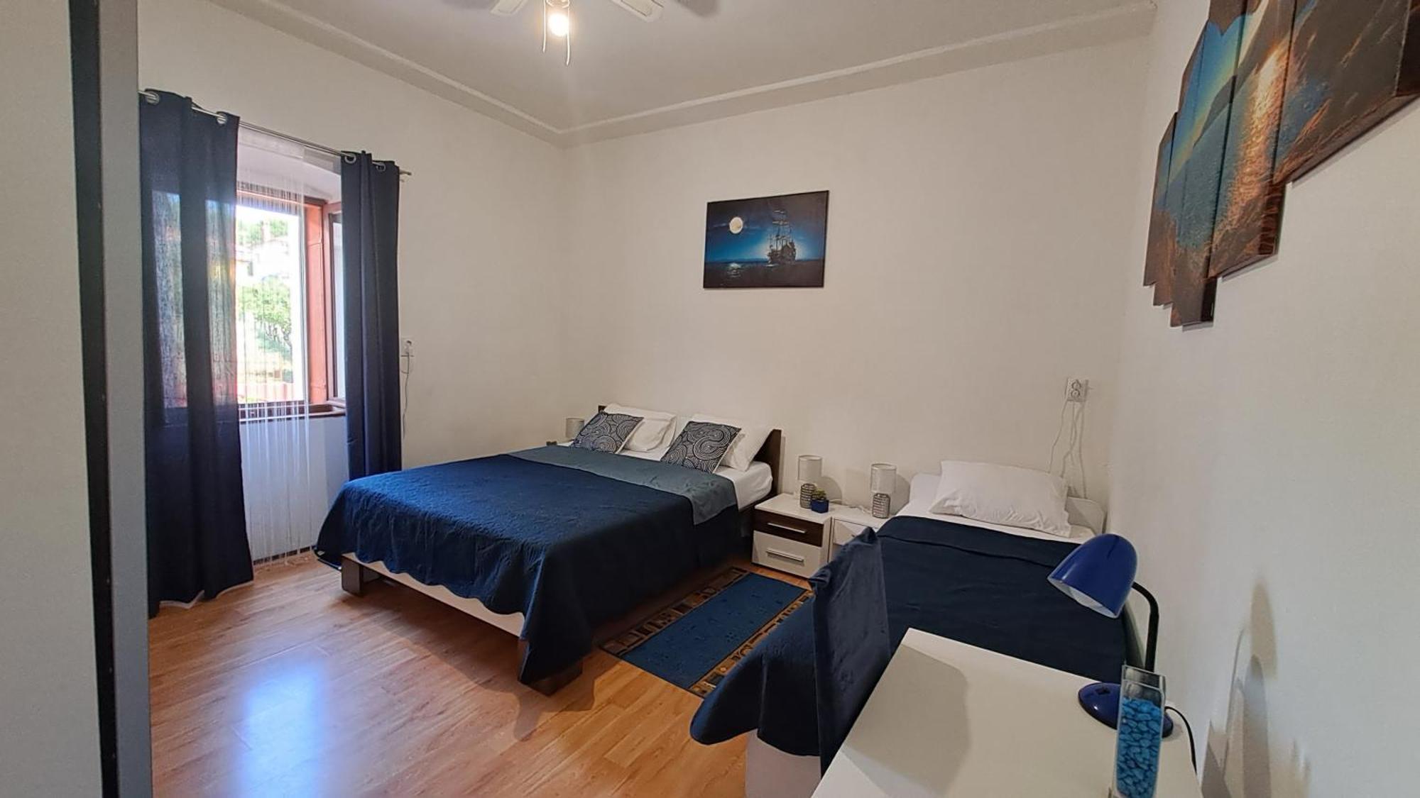 Red Blue With Private Parking And Gray Blue Appartement